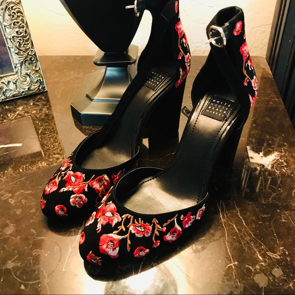 NWOT White House and black market velvet shoes 6.5